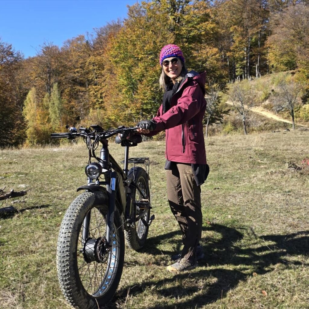 ECOCOGY electric bike riding on grass